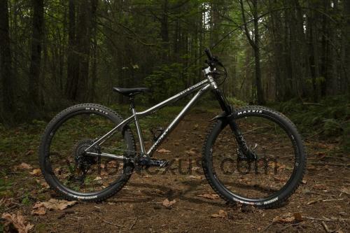 Knolly Tyaughton scheda tecnica e recensioni